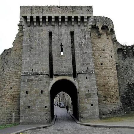 Charmant T1 Au Coeur Du Centre Historique De Dinan Bagian luar foto